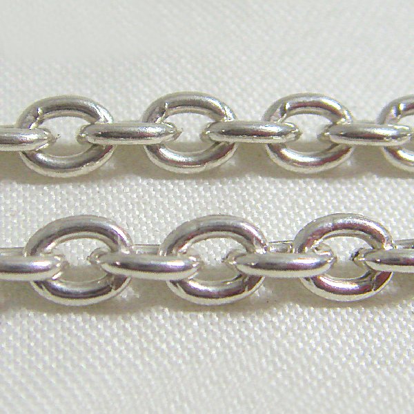 (ch1379)Silver chain with classic round links.